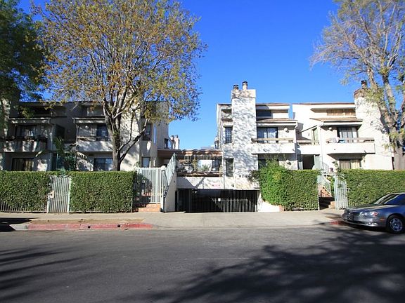 3rd image of 8221 Langdon Ave Unit 202