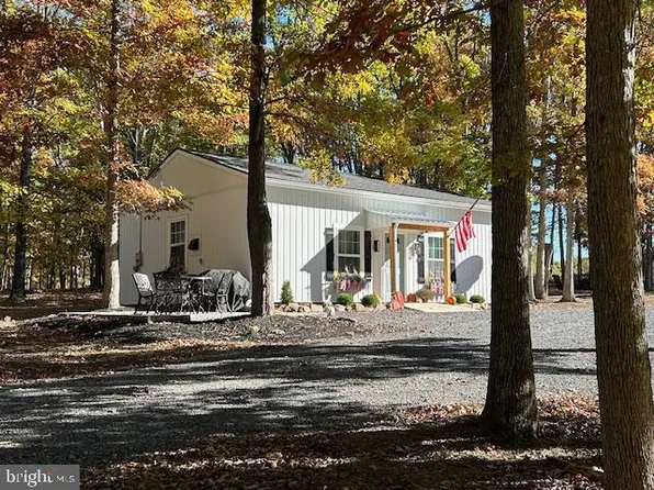 200 Ponds Ct, Berkeley Springs, WV 25411