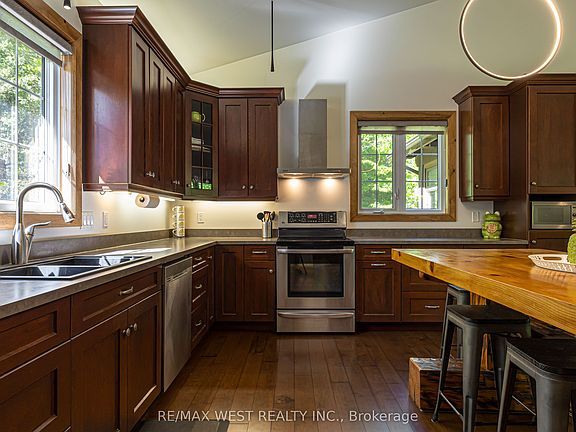 4th image of 215 Flatrock Rd