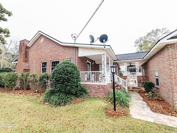 3rd image of 5445 Oak Street