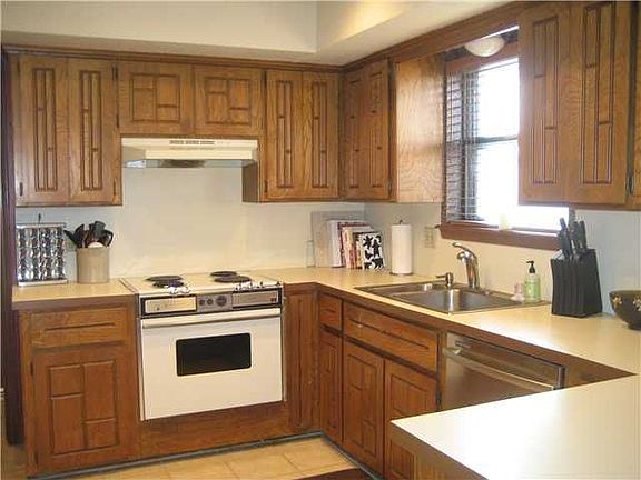 4th image of 2213 Red Elm Dr