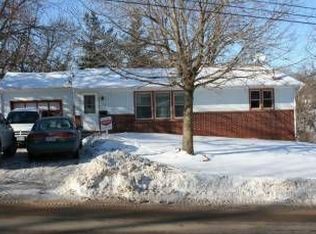 1317 N 3rd St, Oskaloosa, IA 52577