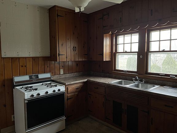 3rd image of 804 18th St