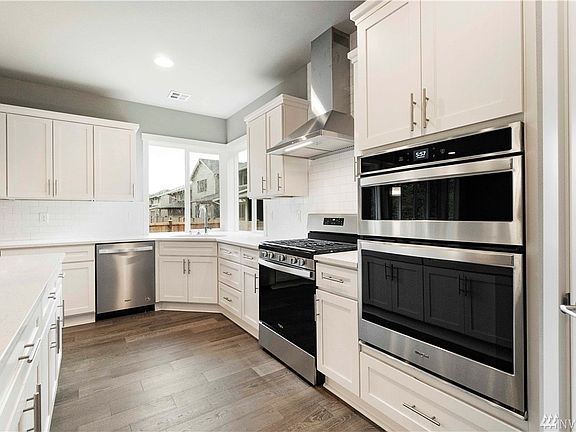 Kitchen will have double oven and range venthood similar to this home