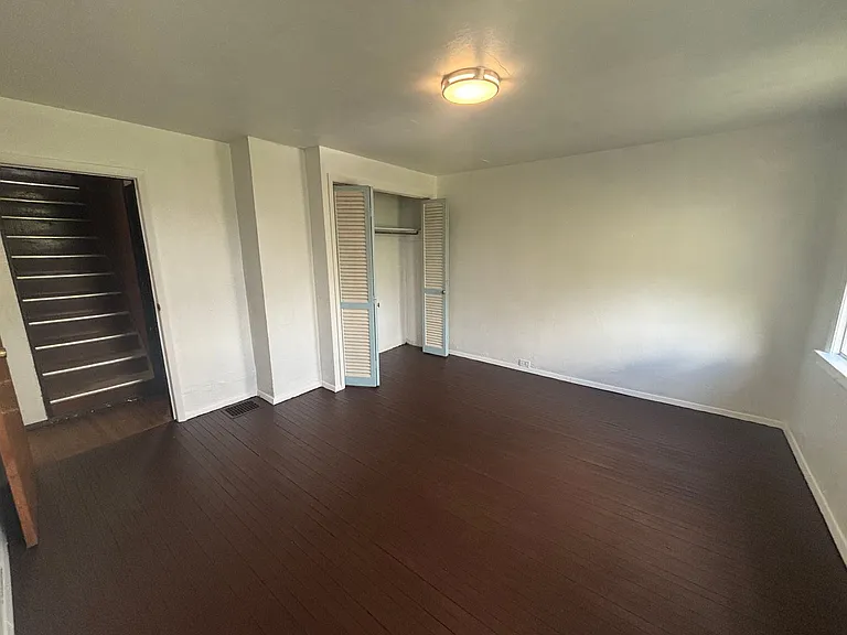 434 Katherine St — Photo 11