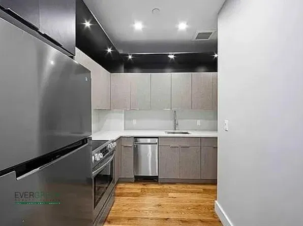 948 New York Avenue image 1 of 12