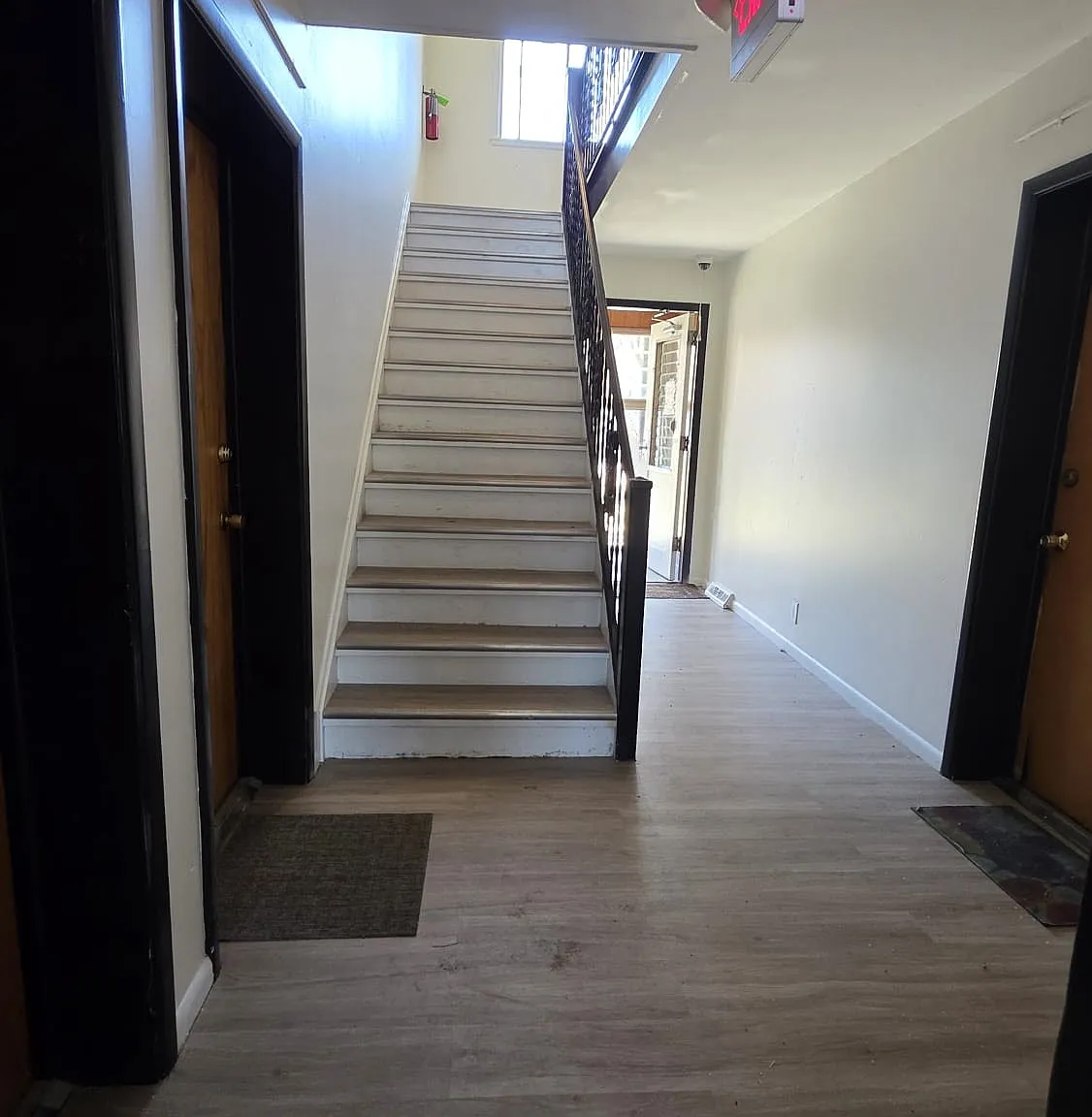818 S Green Rd — Photo 2