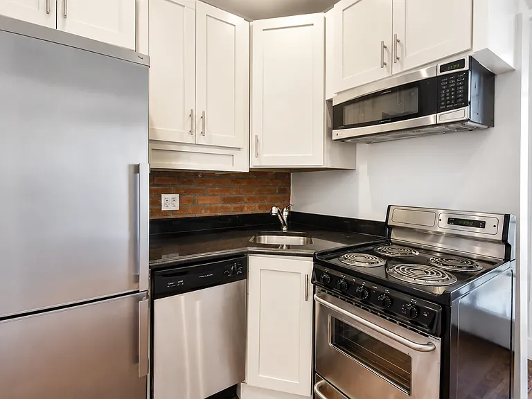 221 E 23rd St #18 — Photo 3