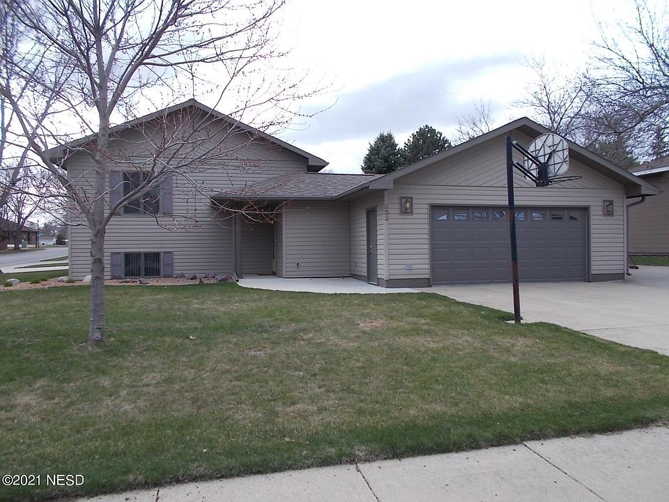 1st image of 303 18th St NE