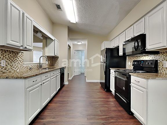 3rd image of 102 Kathryns Ct