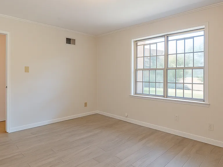 1539 Eason Ave — Photo 21