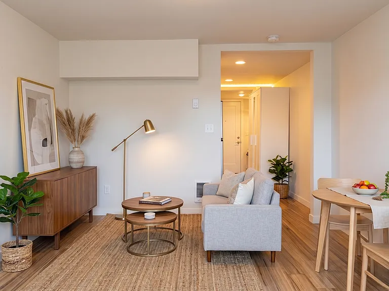 6408 Phinney - Located at the top of Phinney Ridge — Photo 7