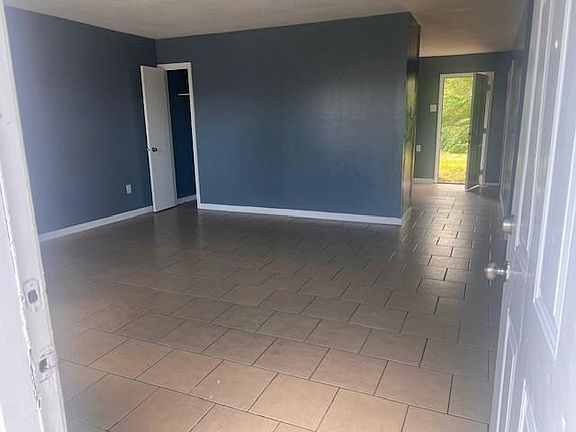 2nd image of 1309 Cambridge Dr