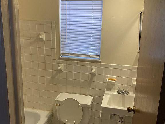 5th image of 841 Continental Ct #2