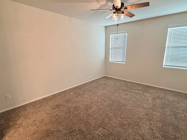 36439 W Pampoloma Ave — Photo 3