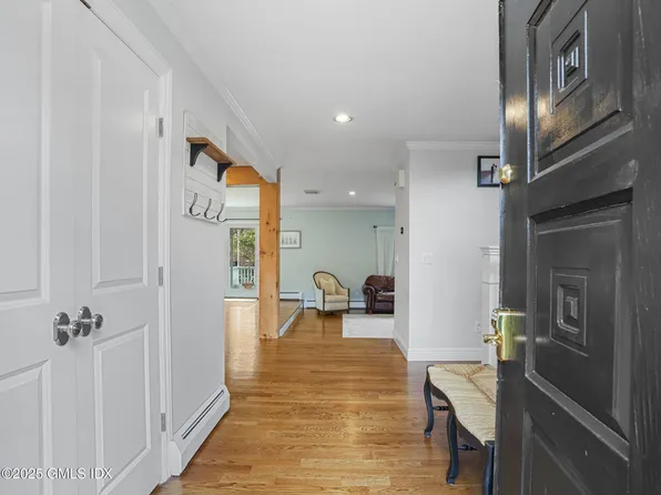 216 Barclay Dr, Stamford, CT 06903