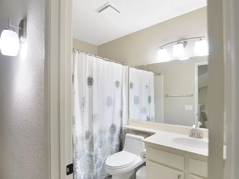 902 Creekside Dr — Photo 12