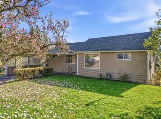 3323 Columbia Heights Rd, Longview, WA 98632