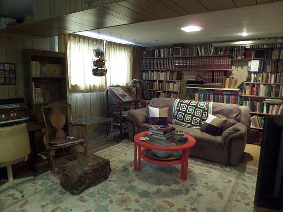 5th image of 8 Pleasant Dr