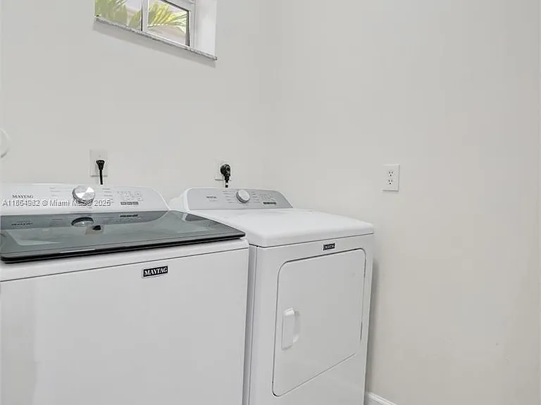 1033 NE 17th Way #803 — Photo 11