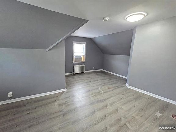4th image of 166 Carmita Ave #2