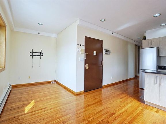 4th image of 2543 W 16th St APT C3