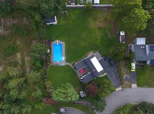16 Clusterpine St, Medford, NY 11763
