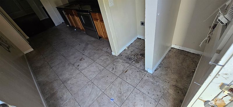 3rd image of 1220 Yakima Avenue