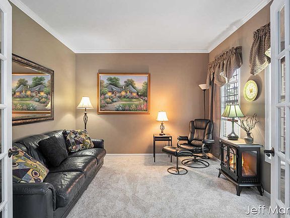 3rd image of 245 Langlois Dr SE