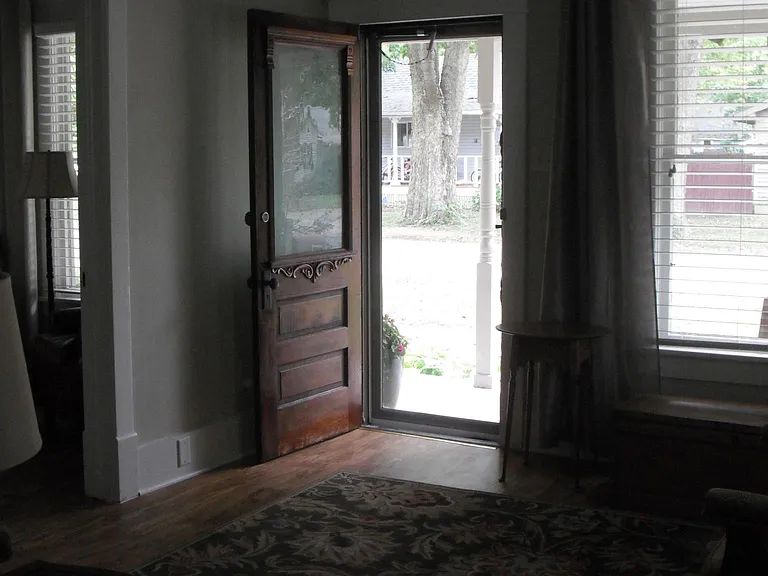 719 E High St — Photo 7