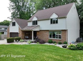 301 Mayfield Ln, Midland, MI 48640