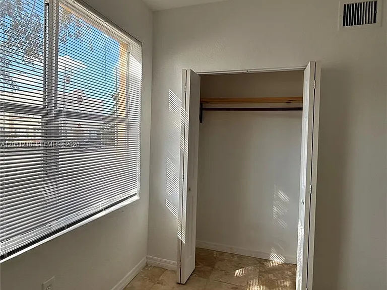 953 SW 10th St #3 — Photo 4