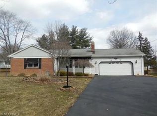111 Hood Dr, Canfield, OH