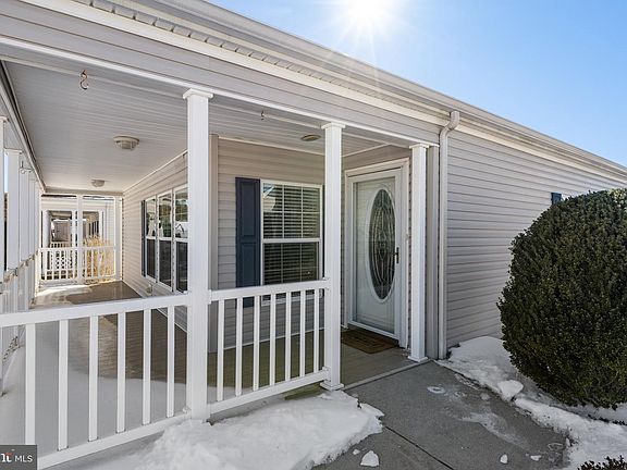 4th image of 46 Paul Revere Ct
