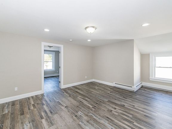 3rd image of 25 Kling St Floor 3