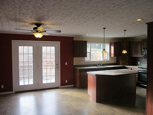 3rd image of 1909 Jerry Lynn Way