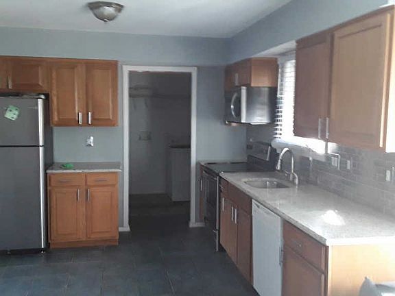 5th image of 311 Goldenrod St
