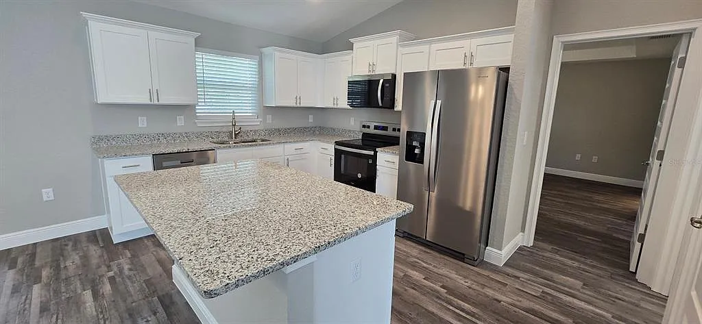 3 bed, 2.0 bath, 1453 sqft, $1,650 — Photo 2