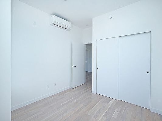 4th image of 164 E 105th St #3BB
