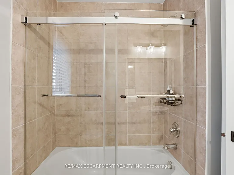 111 Greenstem Cres — Photo 29