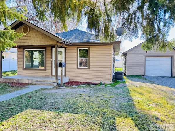 1070 S Shilling Ave, Blackfoot, ID 83221
