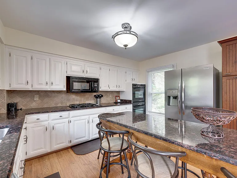 4625 Mountain View Dr — Photo 20