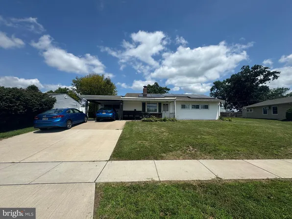 161 Elderberry Dr, Levittown, PA 19054