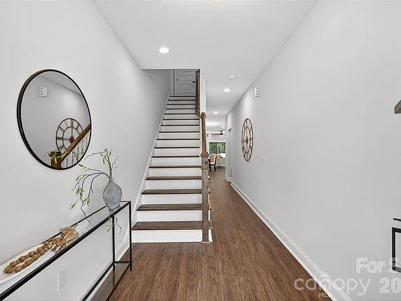 2nd image of 3219 Credenza Rd
