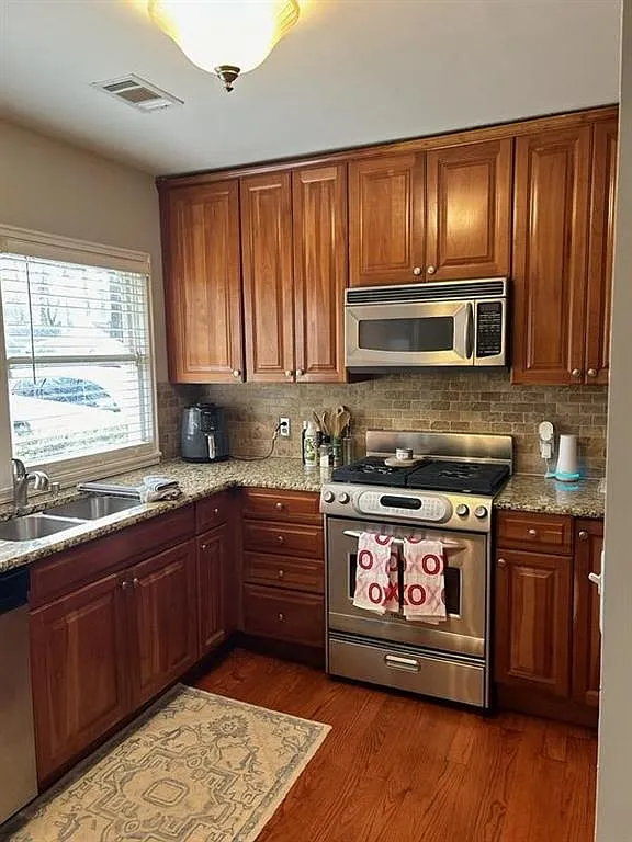 3 bed, 2.0 bath, 1236 sqft, $3,450 — Photo 3