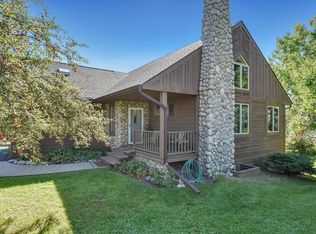 971 Saddlebrook Curv, Chanhassen, MN 55317