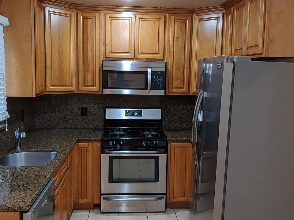 1st image of 123 Duane St APT 2