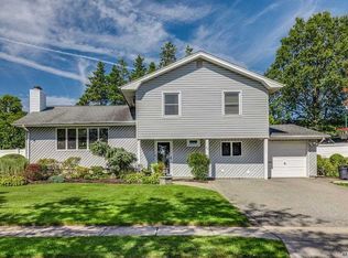 29 Cranford Rd, Plainview, NY 11803