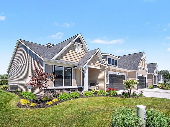 2nd image of 2929 Isle Grand Dr NE #11