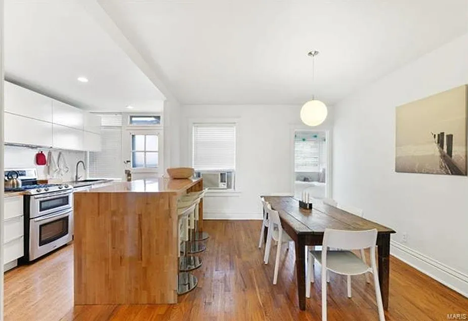 open kitchen/dining with an island